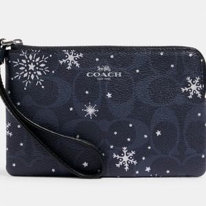 Coach snowflake Corner Zip Wristlet nwt